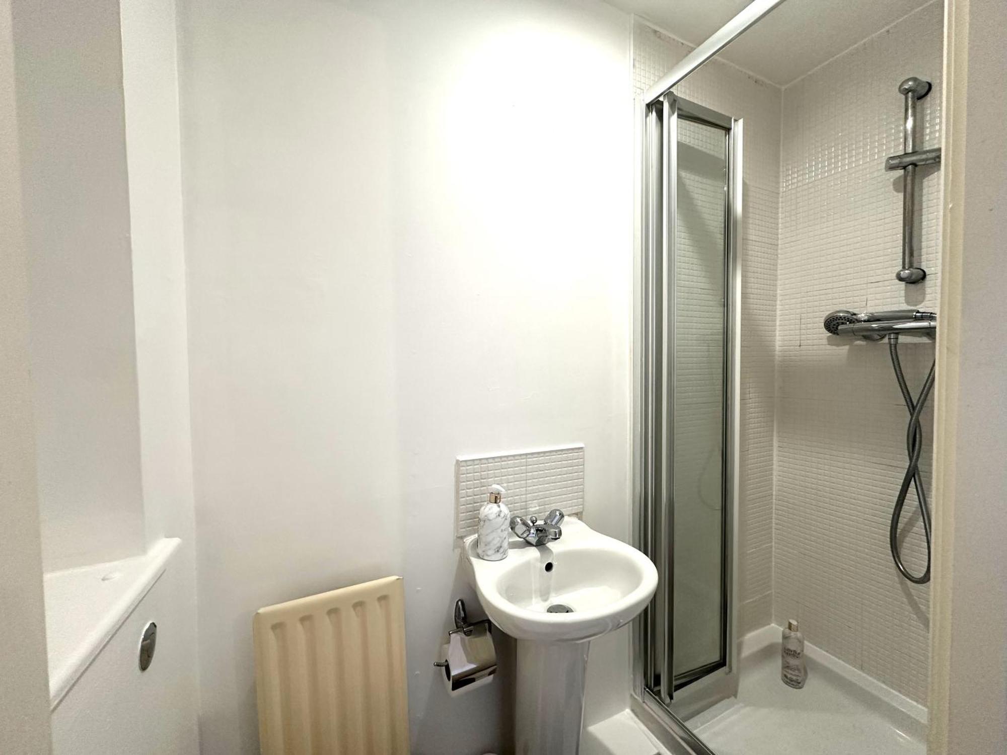 Private Room With En-Suite And Parking In Shared Flat Glasgow Exteriér fotografie
